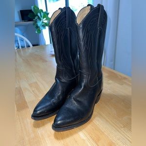 Black Frye Billy Pull On Cowboy Boots. Size 8.5B.